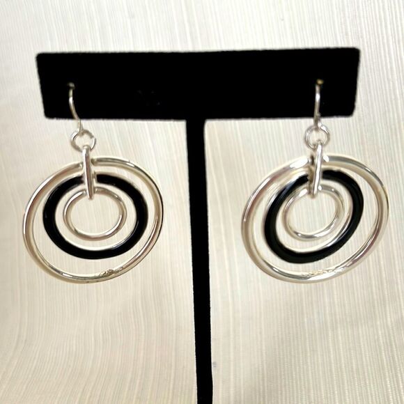 Simple and Elegant Black and Silver Tone Circle Earrings - Picture 1 of 5